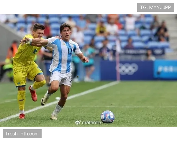 阿根廷队边路攻势如潮，战术创新助球队稳健前行