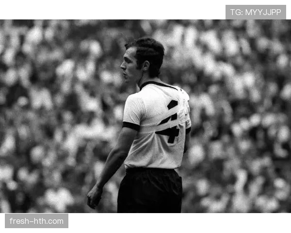 贝肯鲍尔足球贡献：开创自由人踢法并推动现代足球战术革新